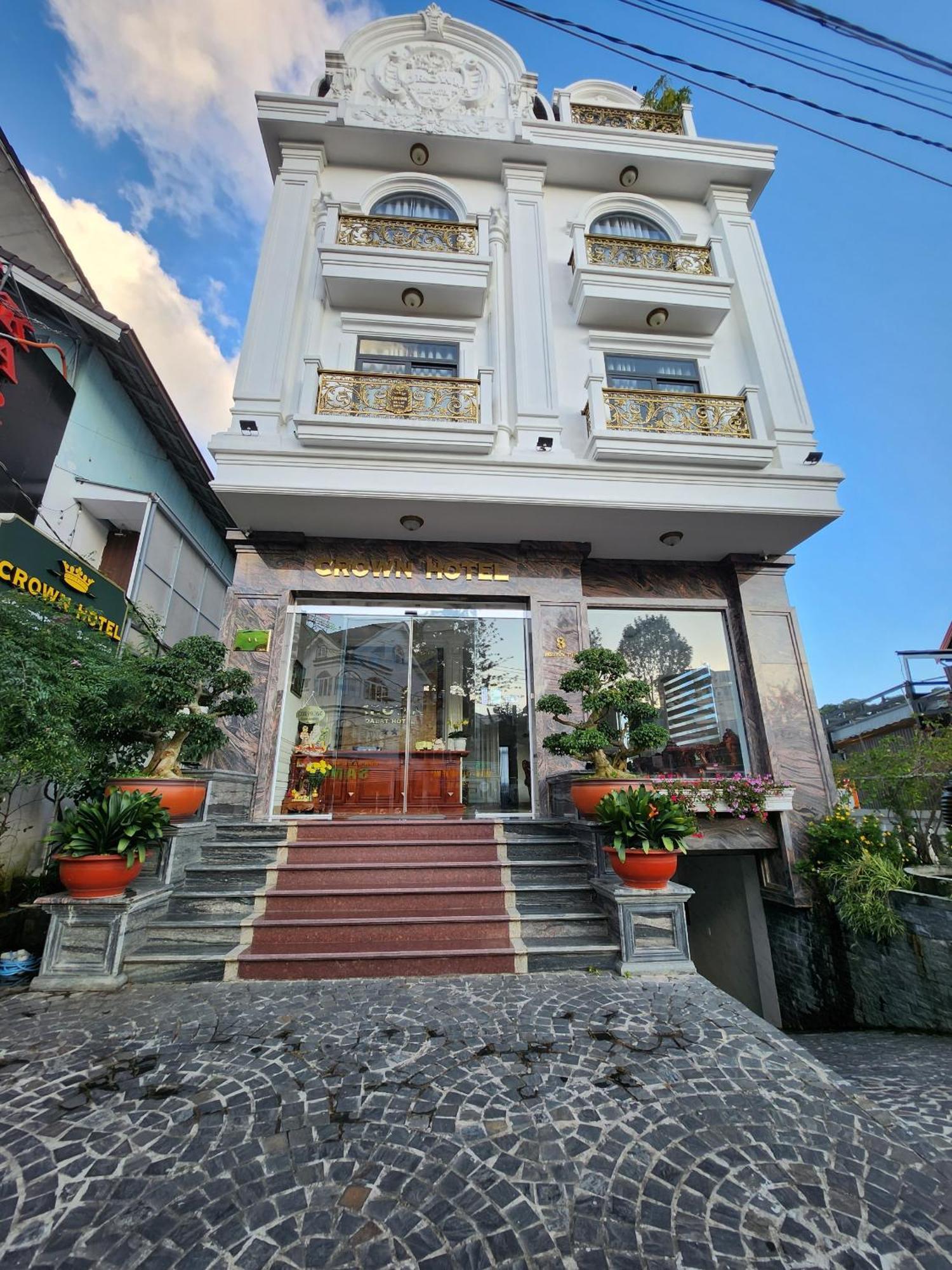 Crown Dalat Hotel Exteriör bild